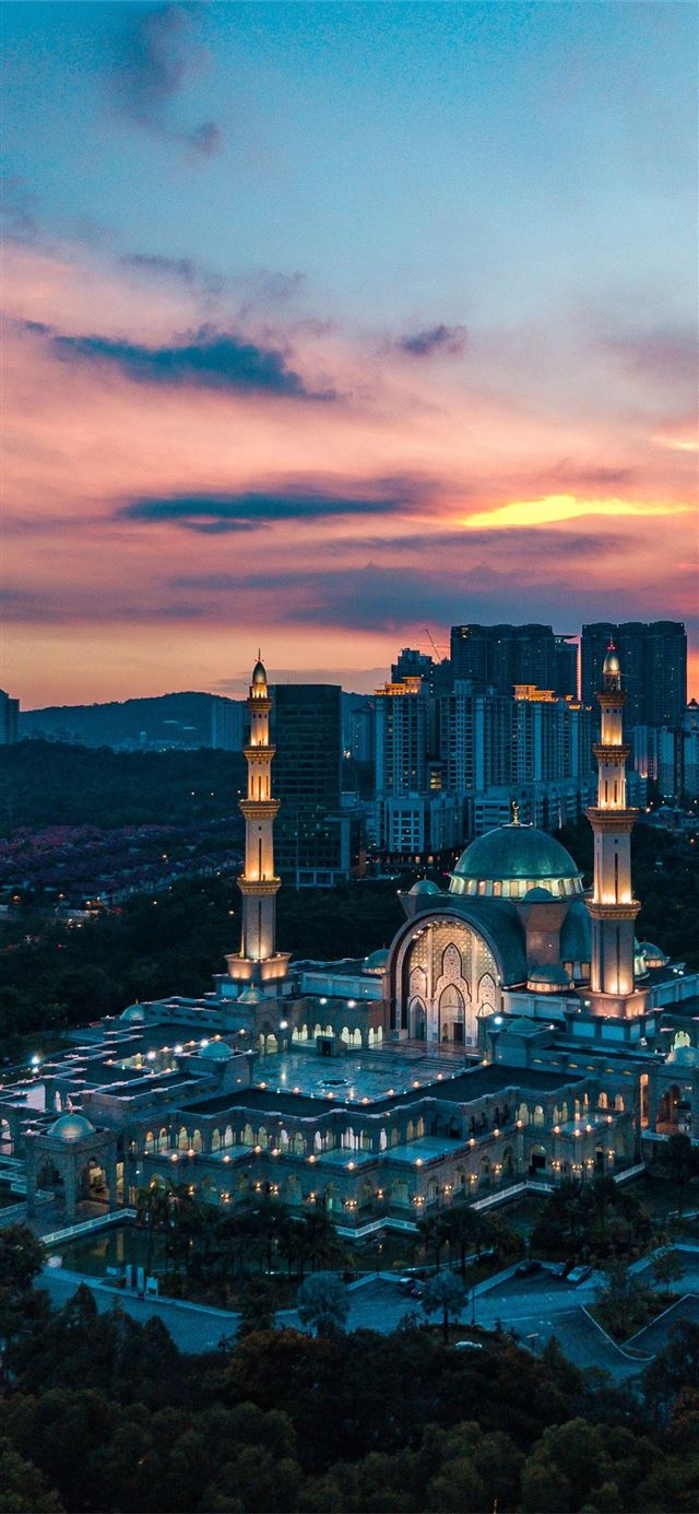1125x2436 Batu Caves - malaysia iPhone X Wallpaper