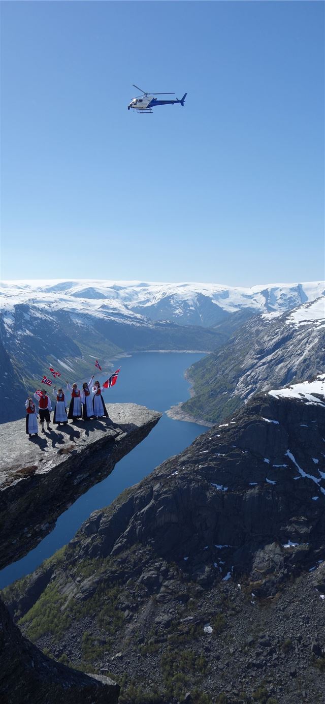 1125x2436 Trolltunga - 100 most beautiful places to visit iPhone X Wallpaper