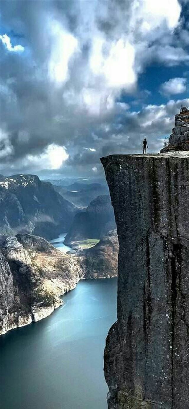 1125x2436 Trolltunga - norway iPhone X Wallpaper