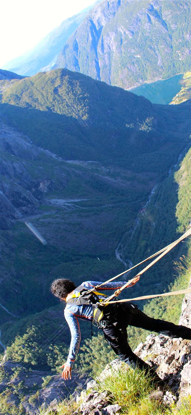 1125x2436 Trolltunga - norway iPhone X Wallpaper