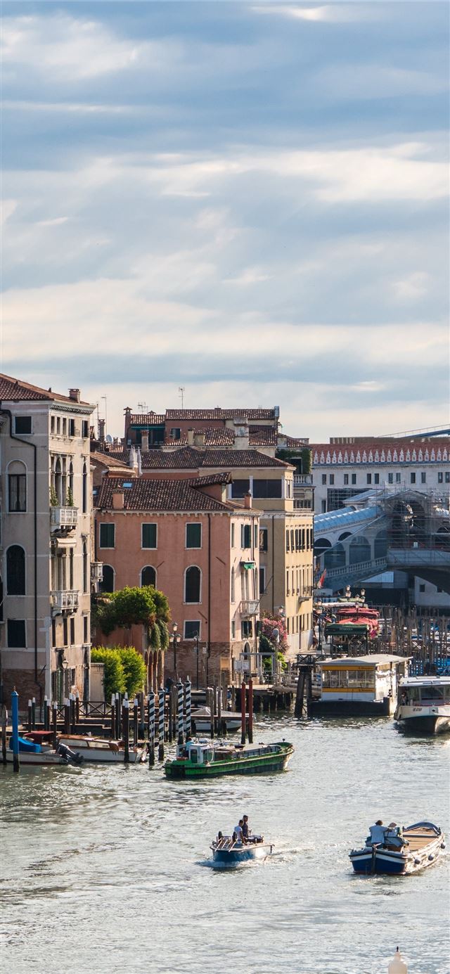 1125x2436 venice italy rialto canal samsung - italy iPhone X Wallpaper