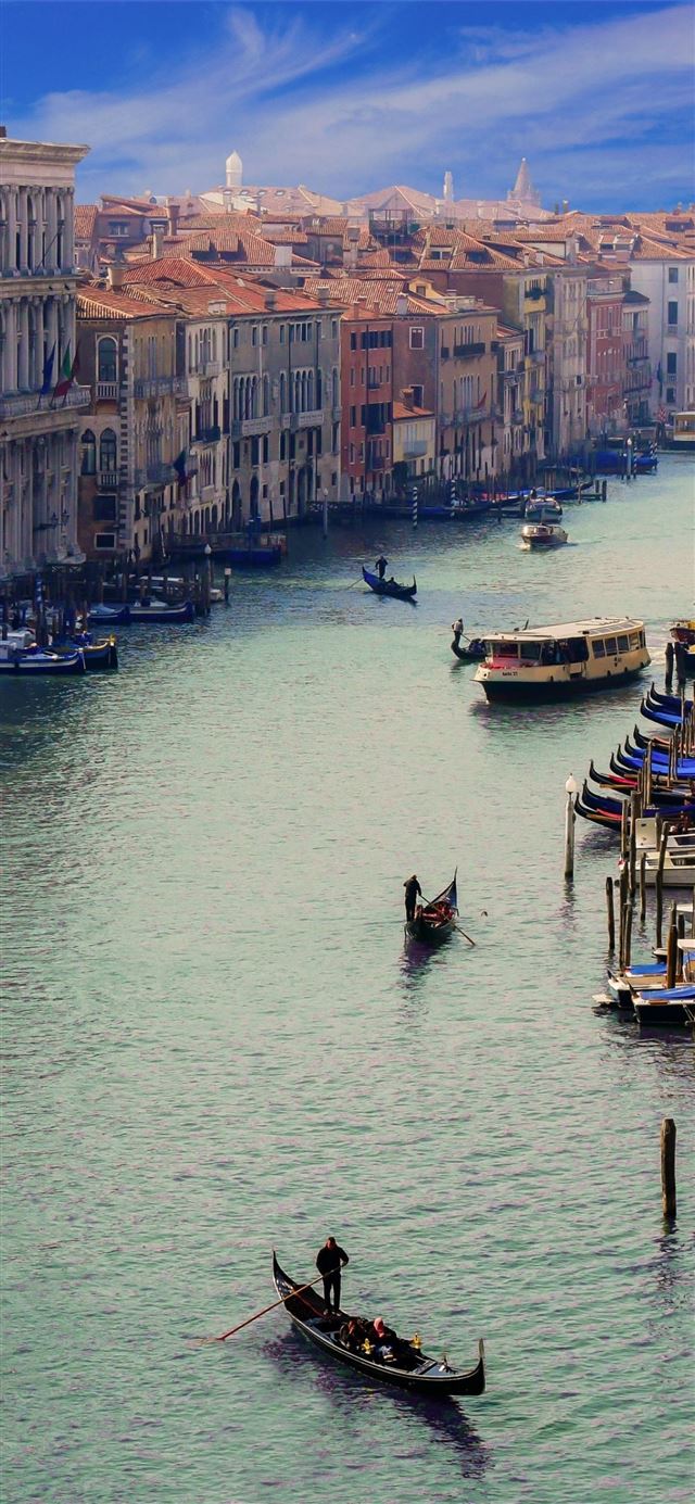 1125x2436 47 Venice River on afari - italy iPhone X Wallpaper