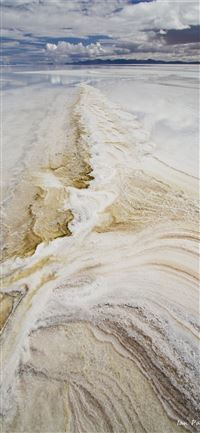 Evanescent Light Salar de Uyuni wallpaper