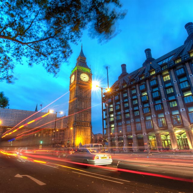 Big Ben in London at Night iPad wallpaper 