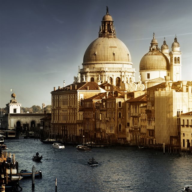 Lovely Venice City Corner iPad wallpaper 