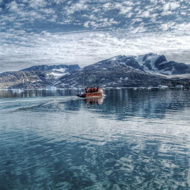 Arctic Sea, Eastern Greenland iPad wallpaper 