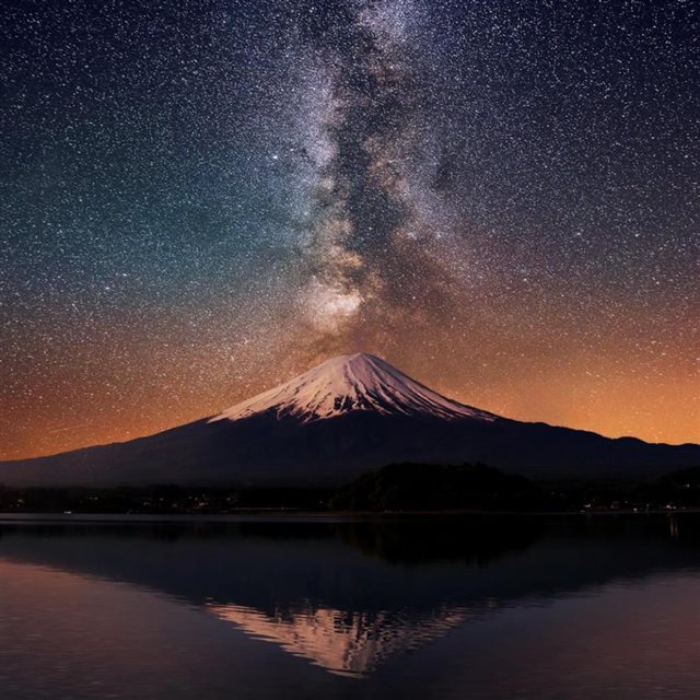 Milky Way Over Mt Fuji iPad wallpaper 