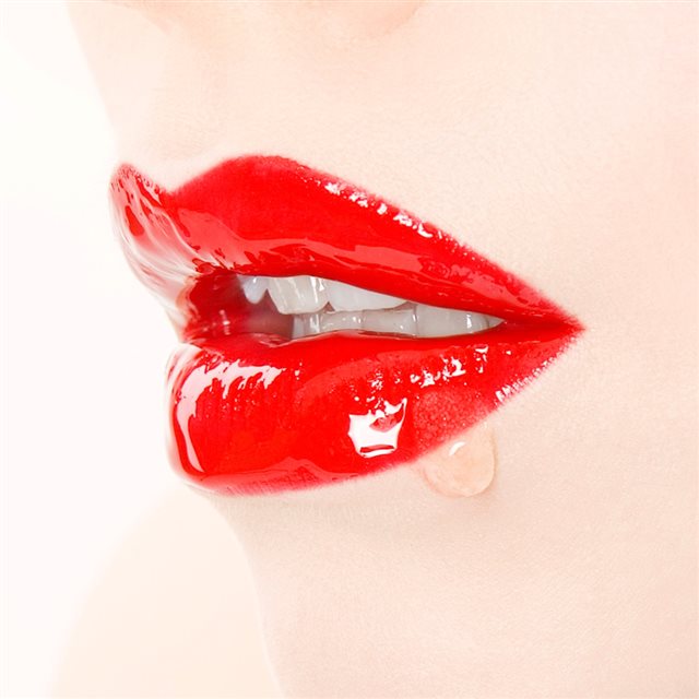 Hot Red Lips iPad wallpaper 