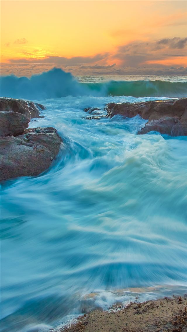 Turquoise Water Waves iPhone 8 wallpaper 