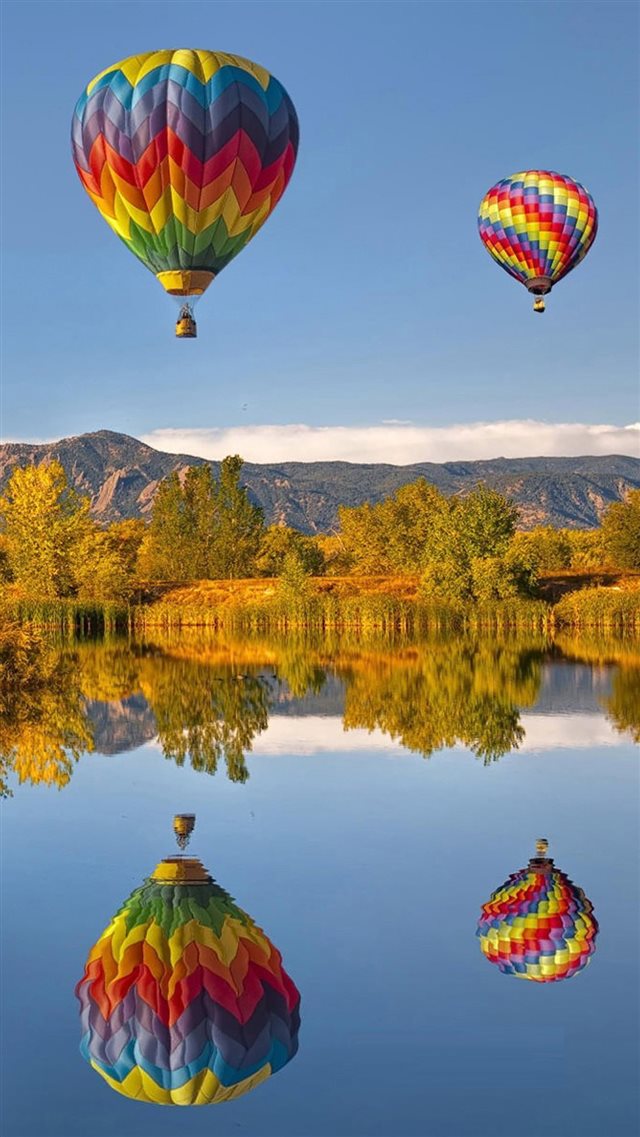 Hot Air Balloon Lake Reflection iPhone 8 wallpaper 