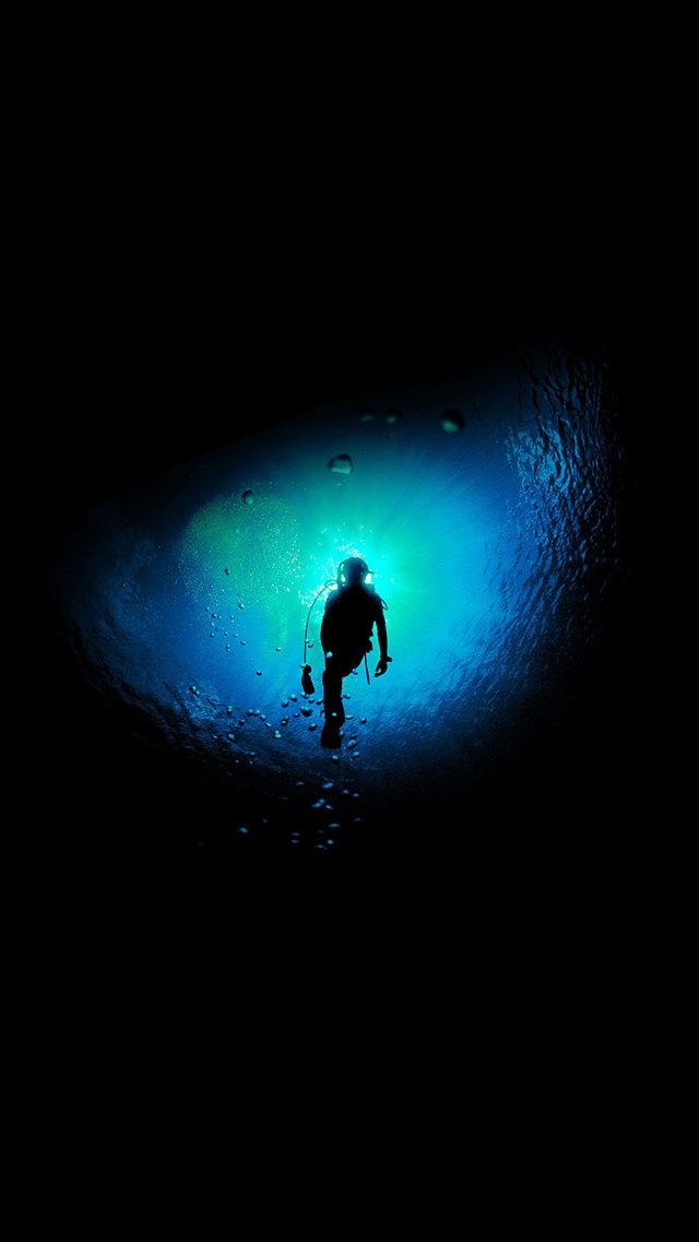 Deep Blue Swim Ocean Dive iPhone 8 wallpaper 