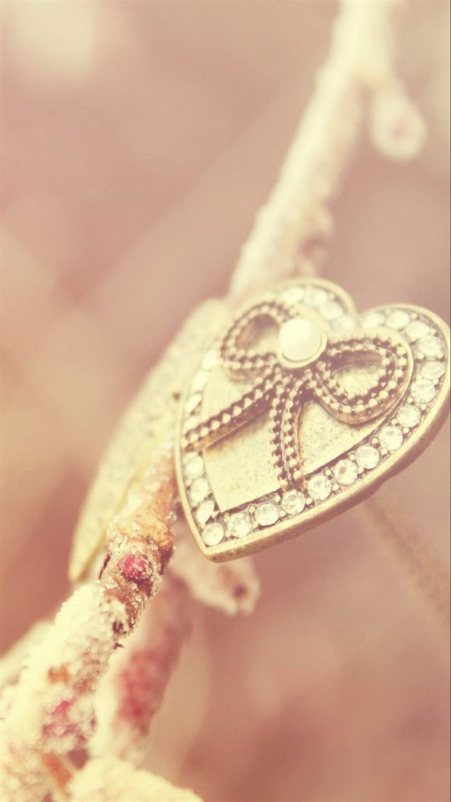 Heart Necklace Gold Pink iPhone 8 wallpaper 