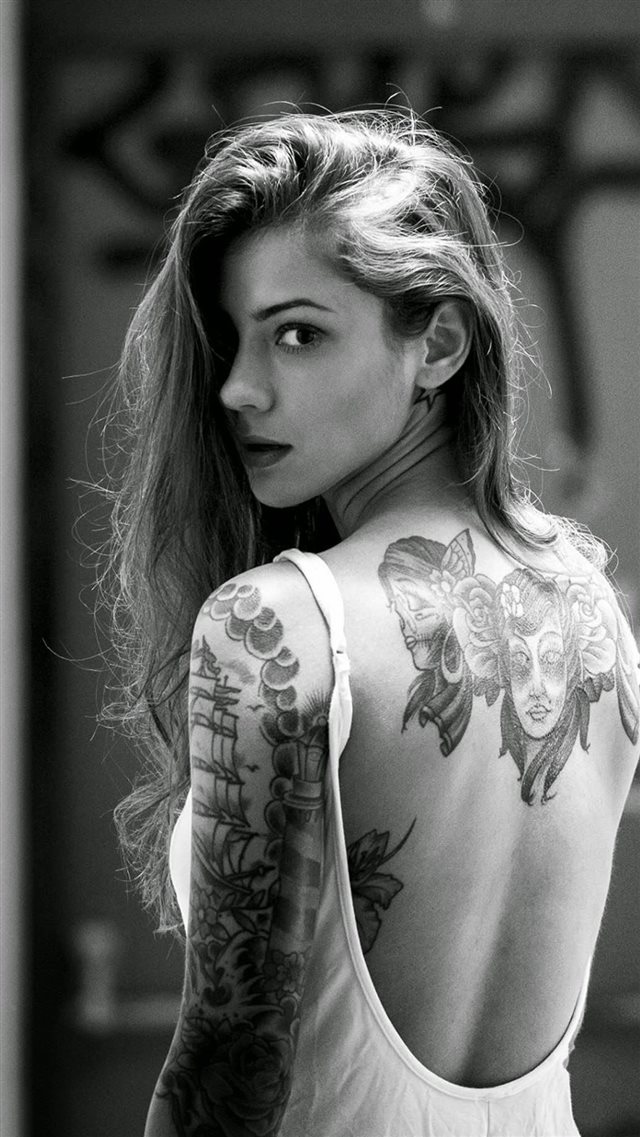 Beautiful Girl Tattooed Back iPhone 8 wallpaper 