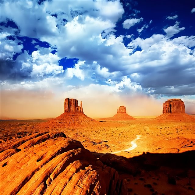 Spectacular Arizona Mitten Buttes iPad wallpaper 