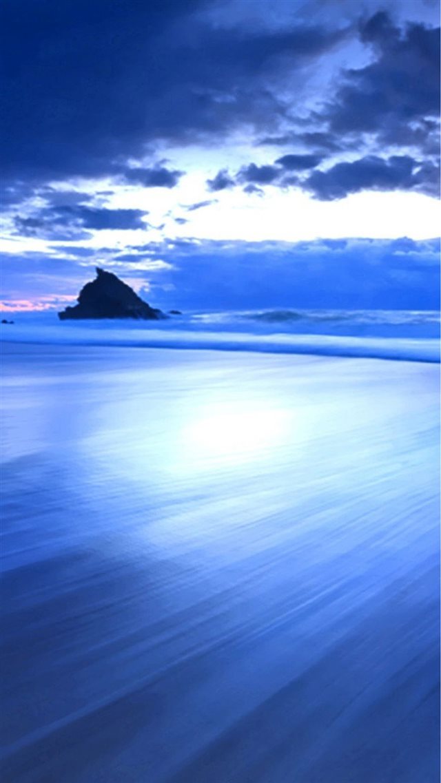 Wonderful Blue Gloomy Surging Beach Landscape iPhone 8 wallpaper 