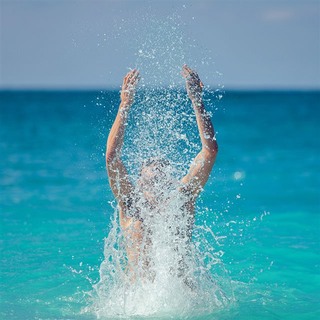 Sea Man Splash Water Summer Ocean iPad wallpaper 
