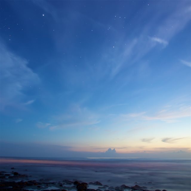 Vast Wide Peaceful Ocean Skyline iPad wallpaper 
