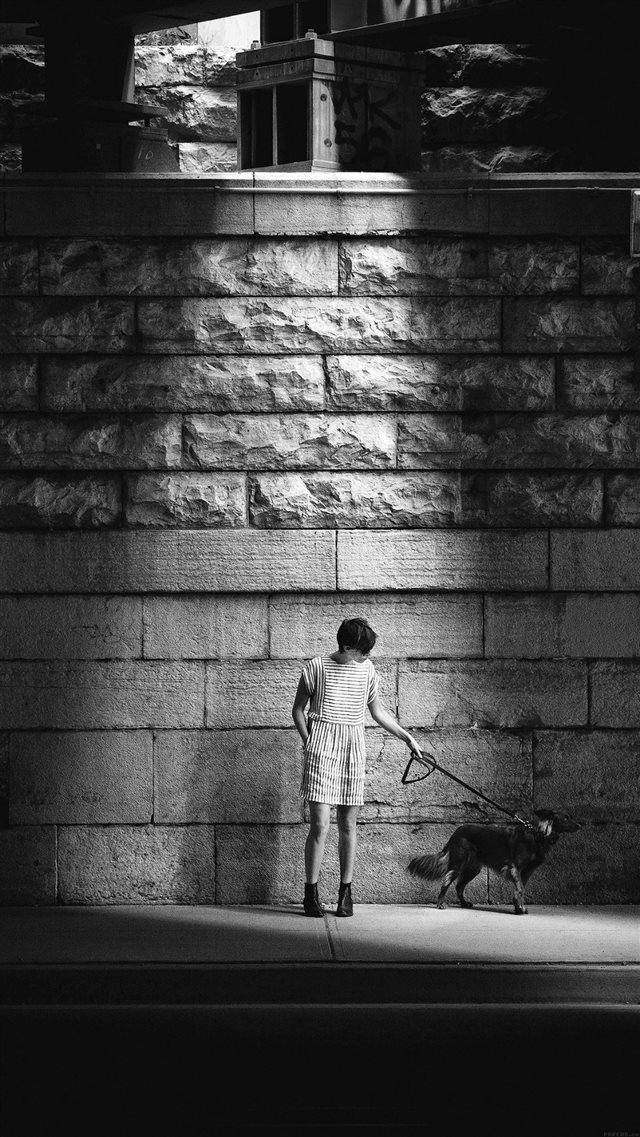 Woman Dog Street Dark iPhone 8 wallpaper 