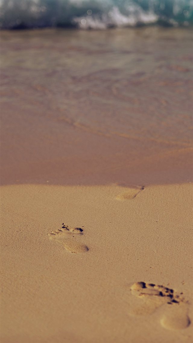 Sea Beach Footprint Vacation Summer Dark iPhone 8 wallpaper 