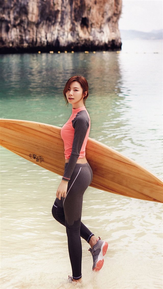 Sujin Beach Swim Vacation Kpop Film iPhone 8 wallpaper 
