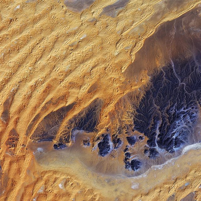 Sahara Desert Earthview Yellow Blue Pattern iPad wallpaper 