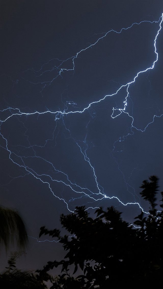 Thunder Bolt Sky Night Dark iPhone 8 wallpaper 