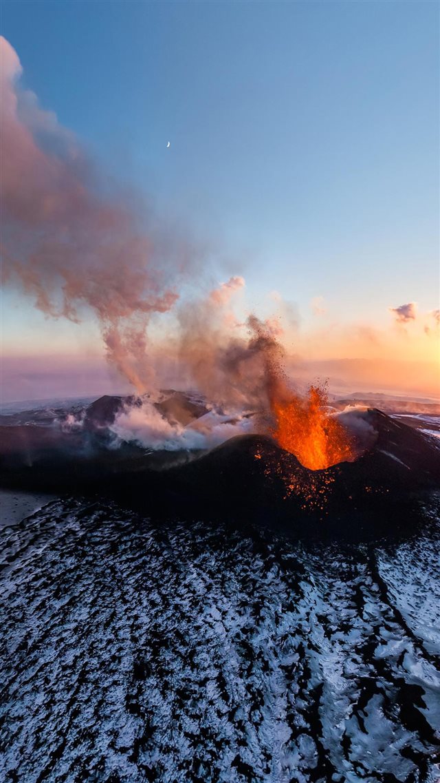Active Volcano iPhone 8 wallpaper 