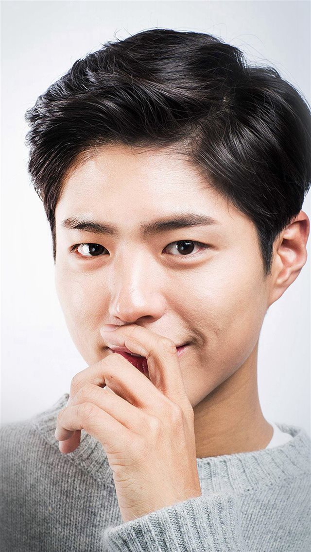 Park Bo Gum Cool Handsome Film Actor iPhone 8 wallpaper 