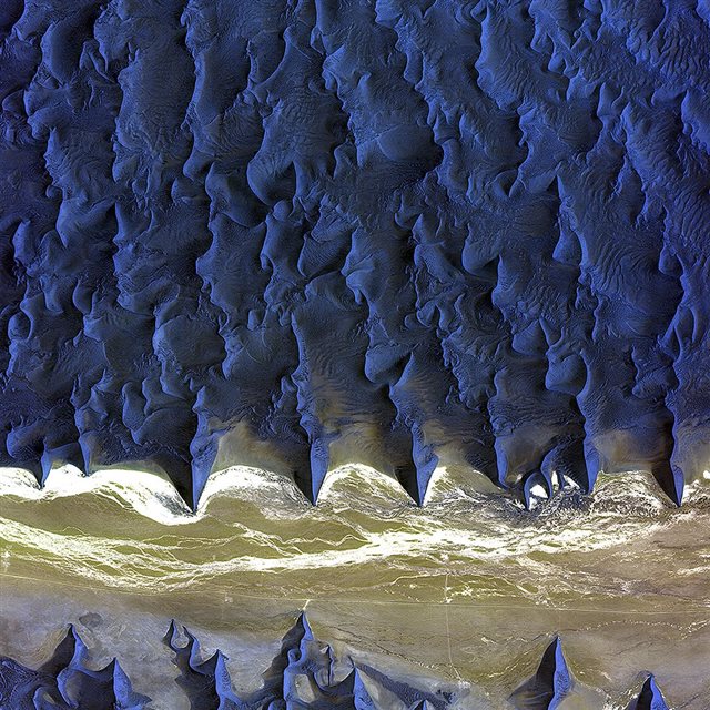 Namib Desert Red Earthview Pattern Blue iPad wallpaper 