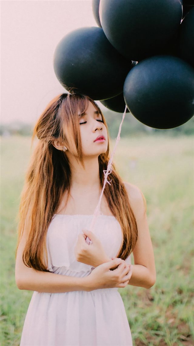 Black Balloons And Pretty Girls iPhone 8 wallpaper 