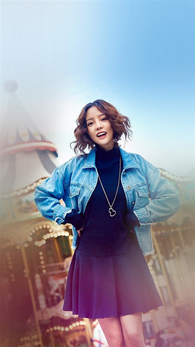 Guhara Girl Kpop Merry Go Round Playground iPhone 8 wallpaper 