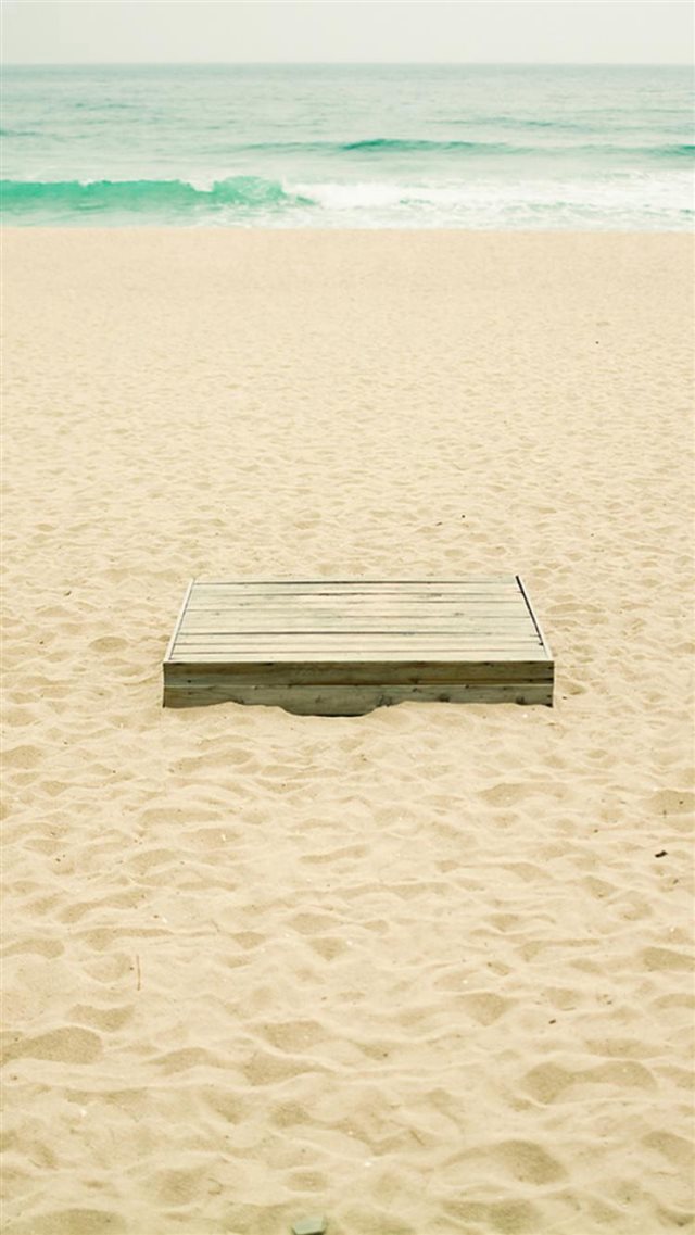 Pure Summer Beach Wooden Box iPhone 8 wallpaper 