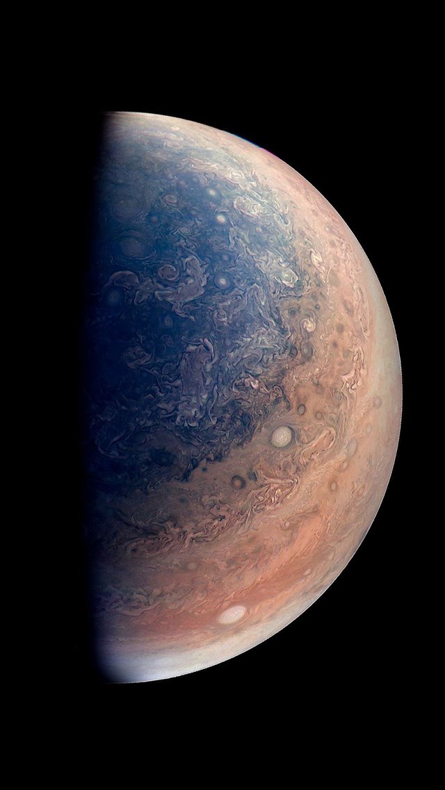 Jupiter Planet As Seen By NASAs Juno Spacecraft iPhone 8 wallpaper 