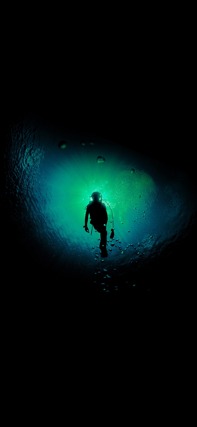 Deep blue dark ocean dive iPhone X wallpaper 