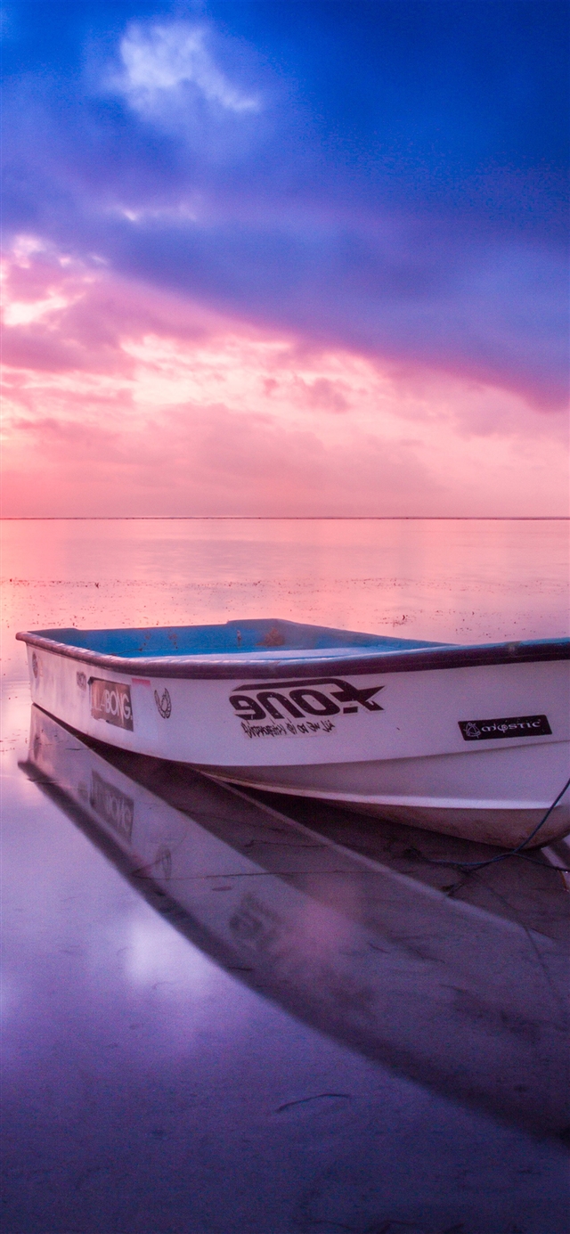 Sea beach boat alone sunset iPhone X wallpaper 