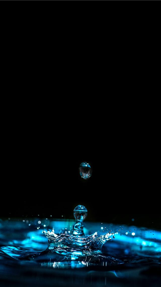 Water Crown iPhone 8 wallpaper 
