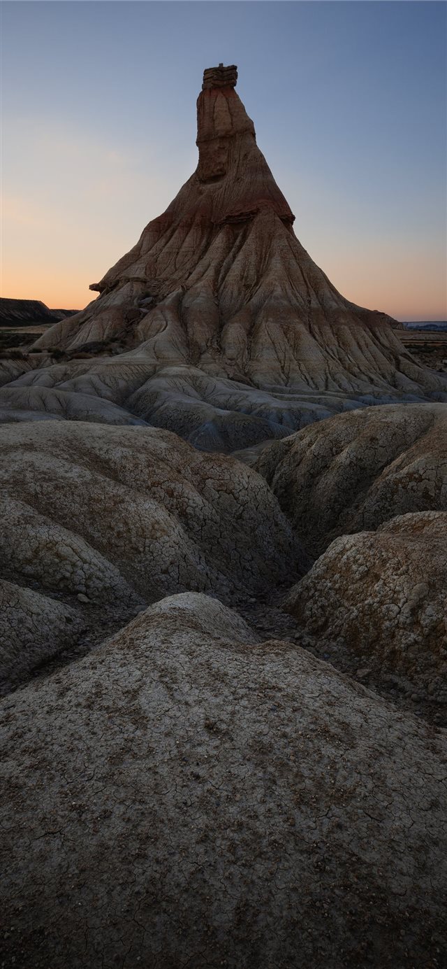 A breeze through the desert  iPhone X wallpaper 