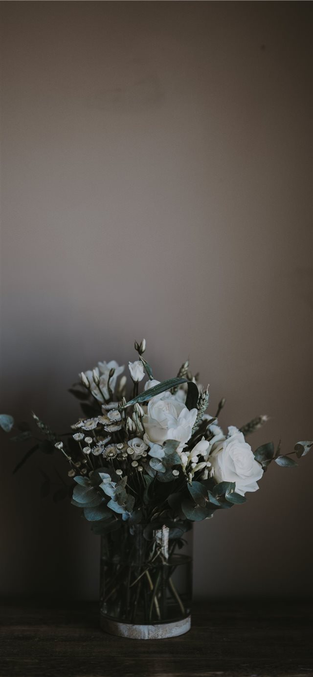 Dark florals iPhone X wallpaper 