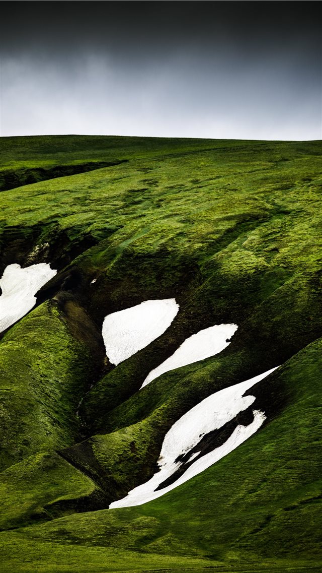 Landmannalaugar  Iceland iPhone 8 wallpaper 