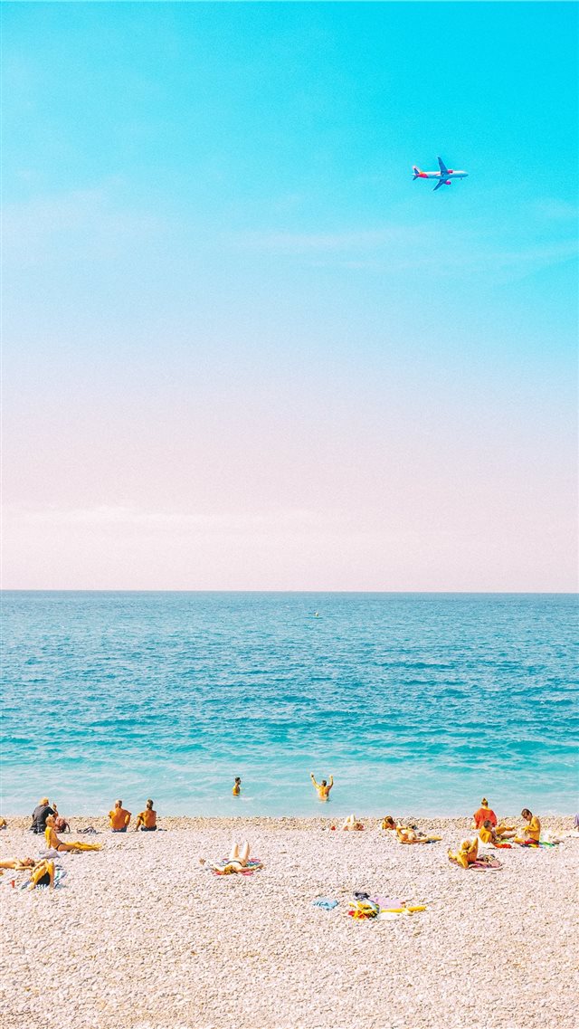 Sunbathing in Nice iPhone 8 wallpaper 