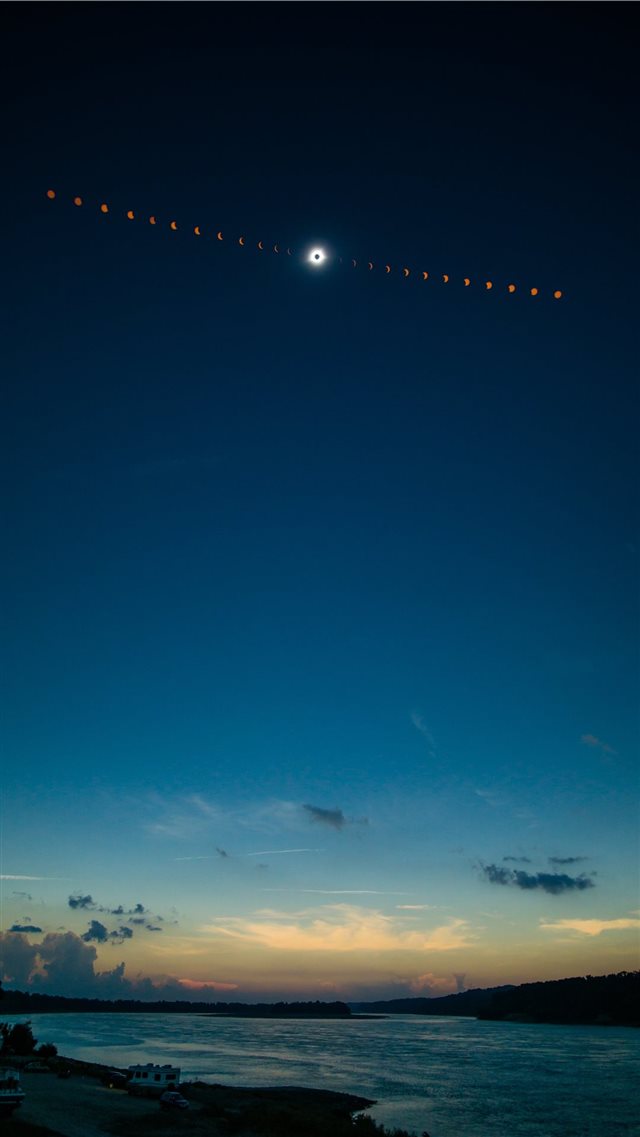 Total eclipse over the mighty Mississippi iPhone 8 wallpaper 
