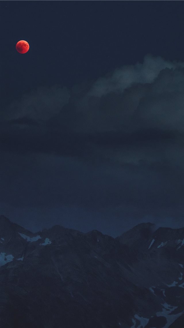 Blood Moon over a Dark Mountain iPhone SE wallpaper 