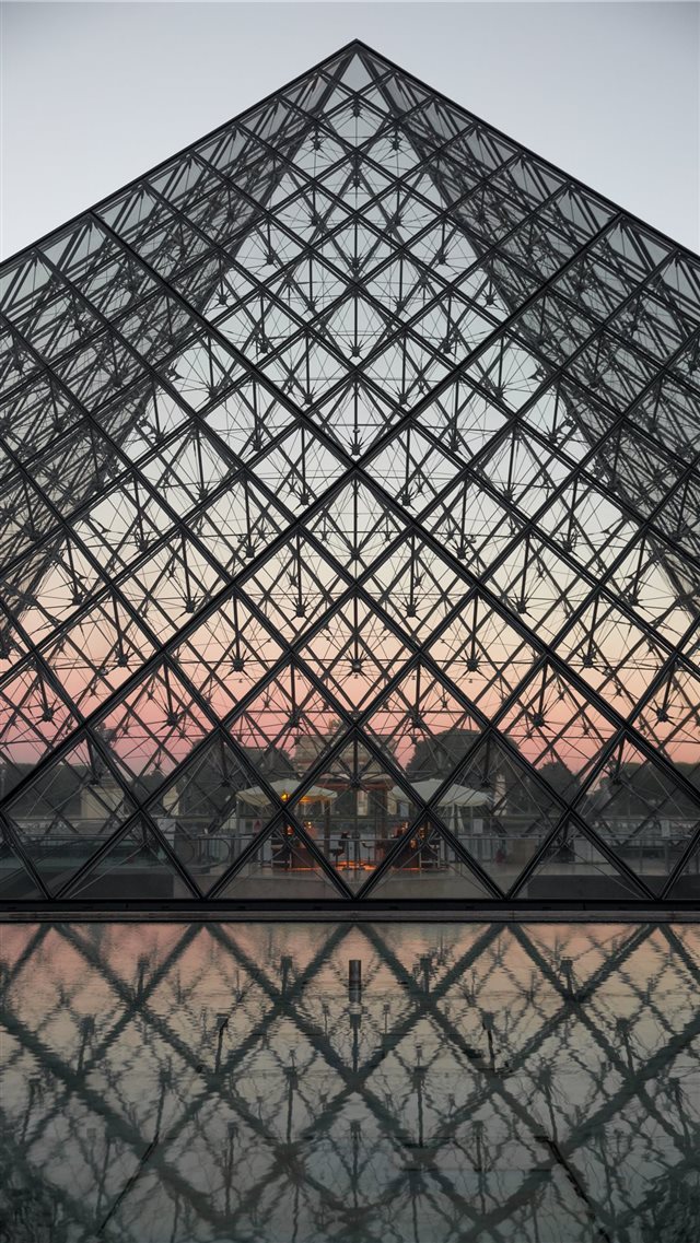 Dawn at the Louvre iPhone 8 wallpaper 