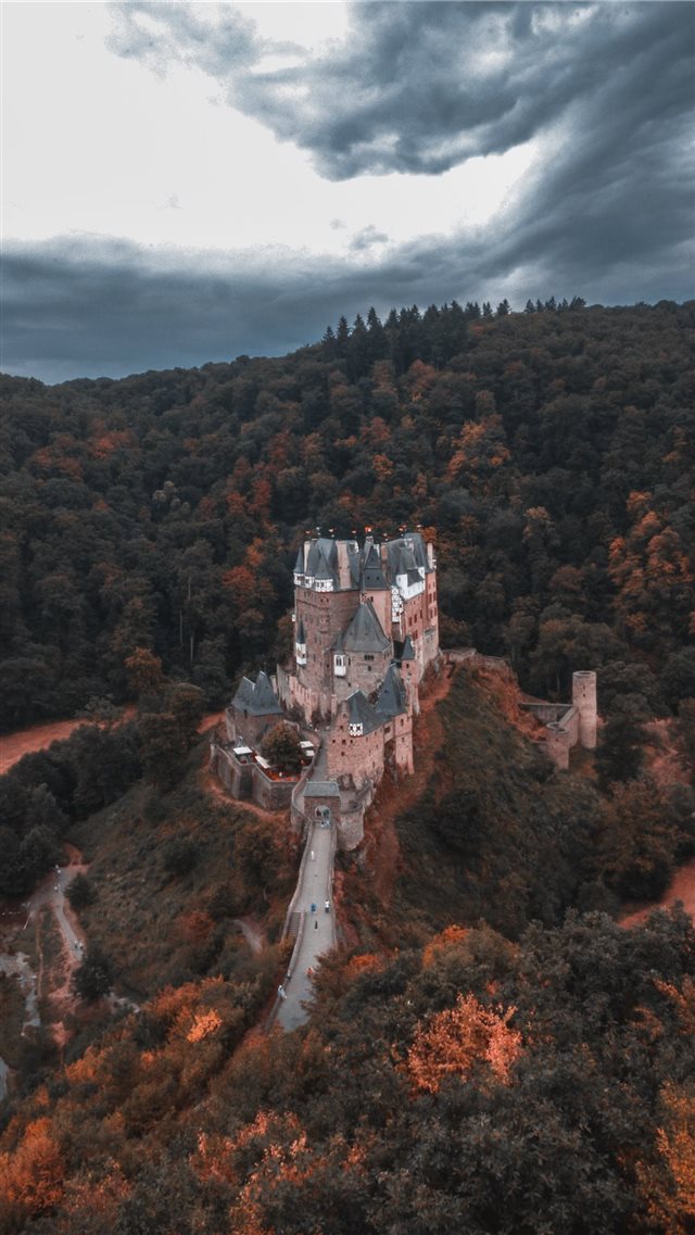 Eltz Castle  Wierschem  Germany iPhone 8 wallpaper 