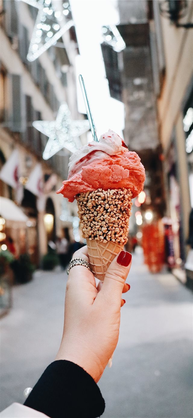Italian gelato at Florence iPhone X wallpaper 