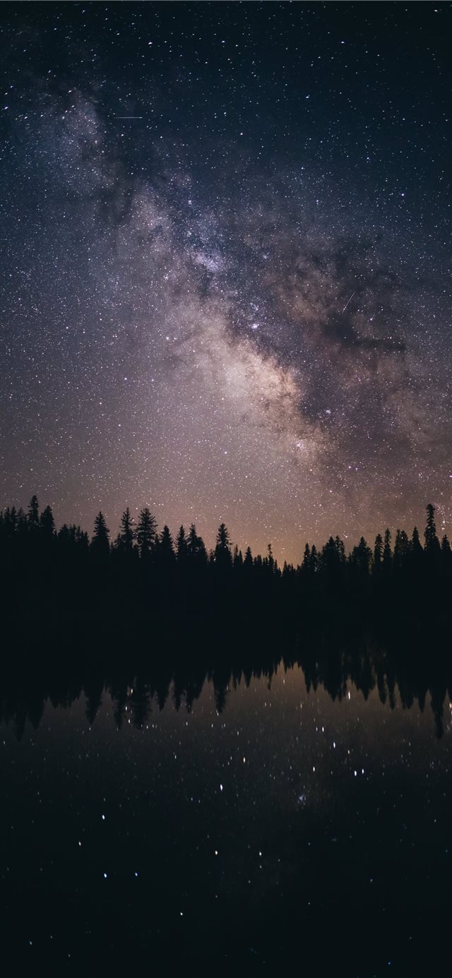 Milky way over lassen national park iPhone X wallpaper 