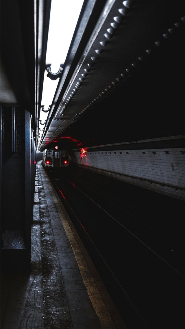 Missed the Train  iPhone 8 wallpaper 