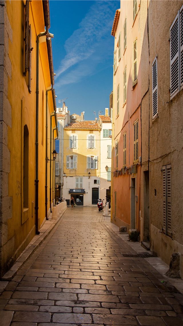 Saint Tropez  France iPhone SE wallpaper 