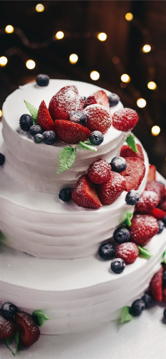 wedding berries cake iPhone X wallpaper 