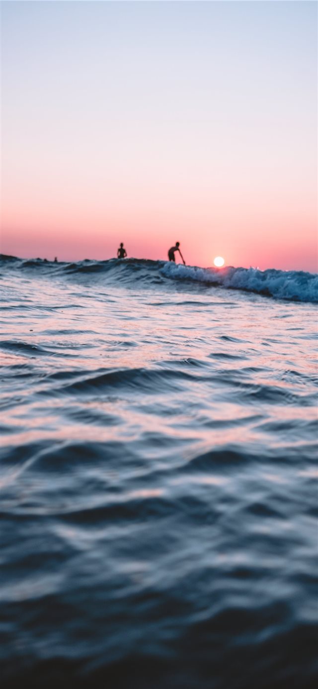 Calming Beach Waves iPhone X wallpaper 
